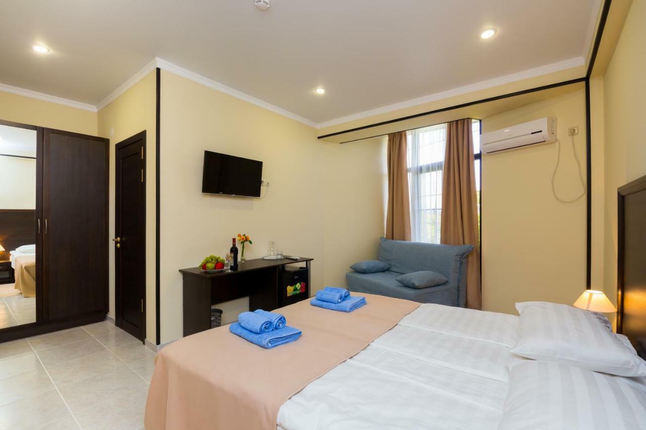 סוקהום Bmg Hotel מראה חיצוני תמונה