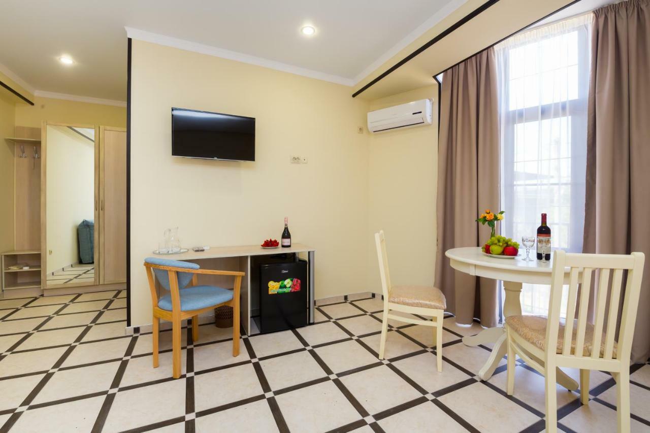 סוקהום Bmg Hotel מראה חיצוני תמונה