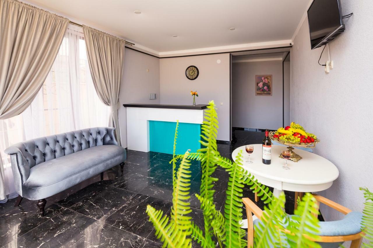 סוקהום Bmg Hotel מראה חיצוני תמונה