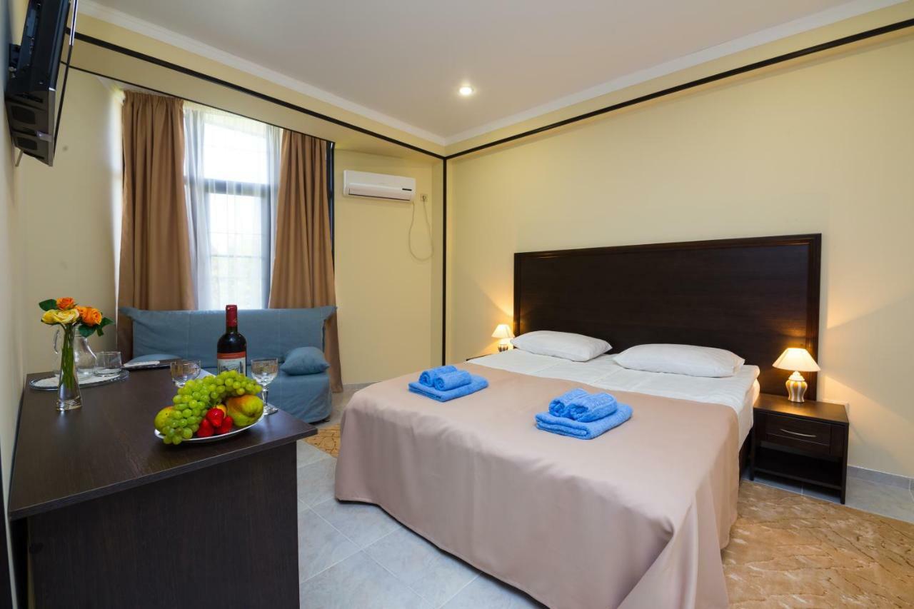 סוקהום Bmg Hotel מראה חיצוני תמונה