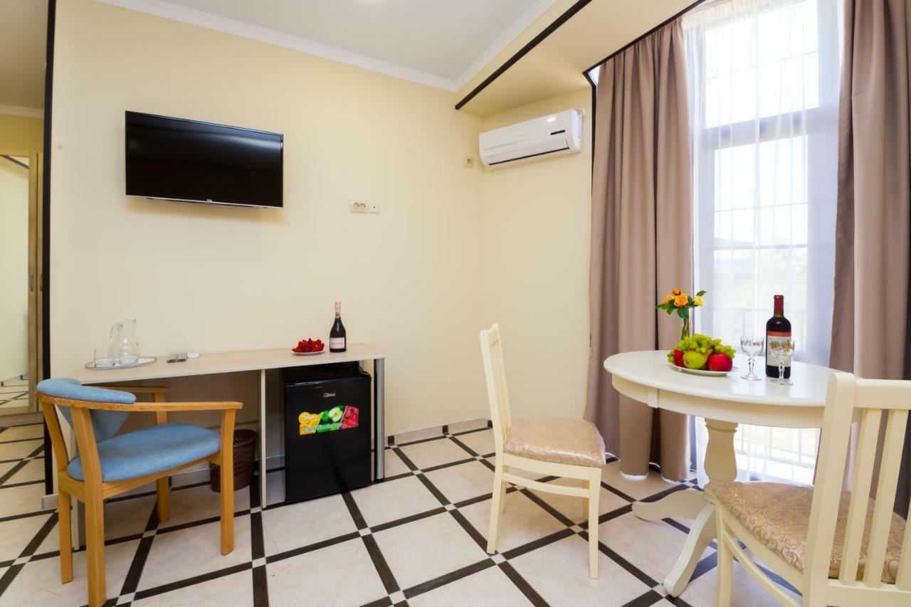 סוקהום Bmg Hotel מראה חיצוני תמונה