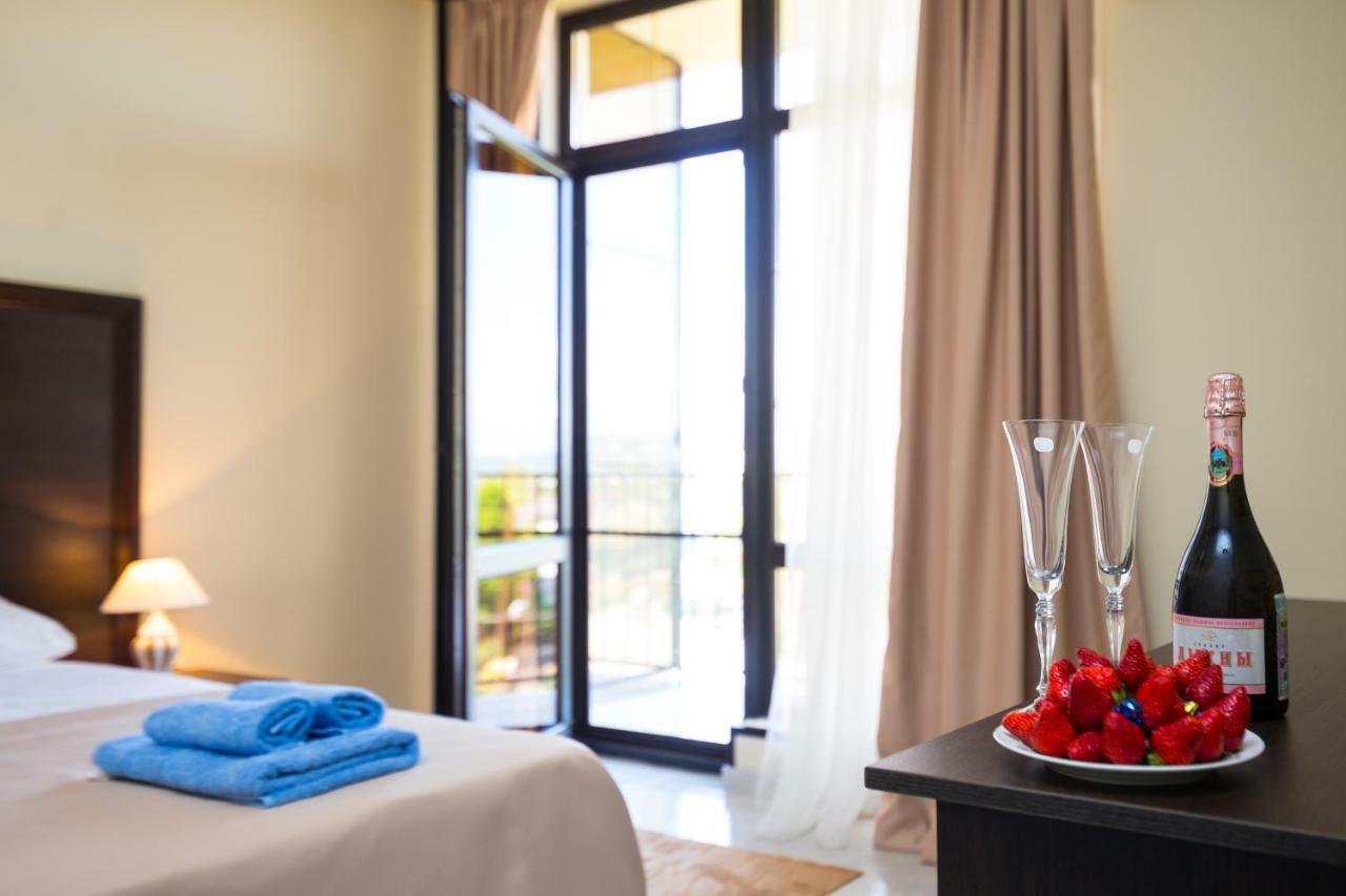 סוקהום Bmg Hotel מראה חיצוני תמונה