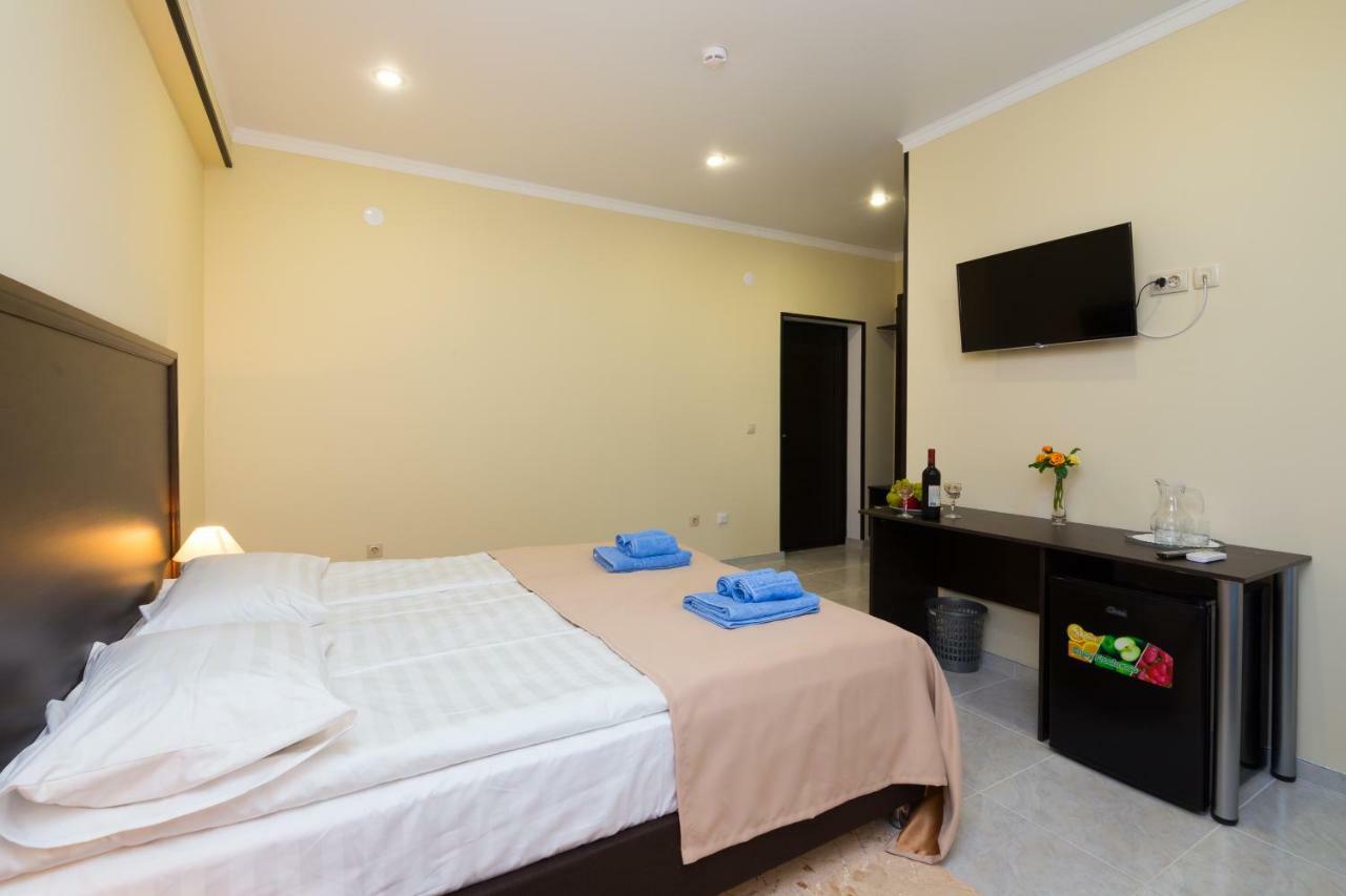 סוקהום Bmg Hotel מראה חיצוני תמונה